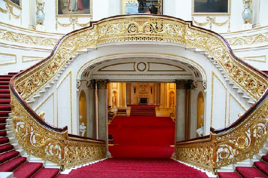 Buckingham-palace-grand-staircaise