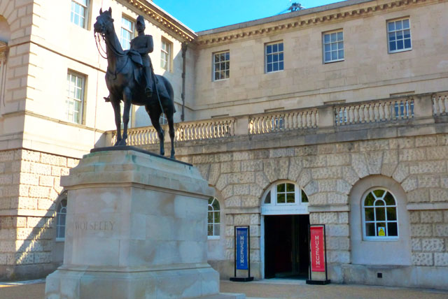 Household-cavalry-museum-exterieur