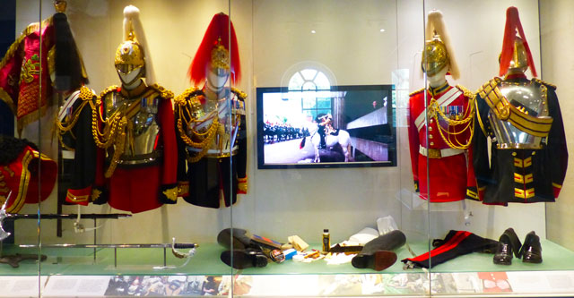 Household-cavalry-museum-uniformes