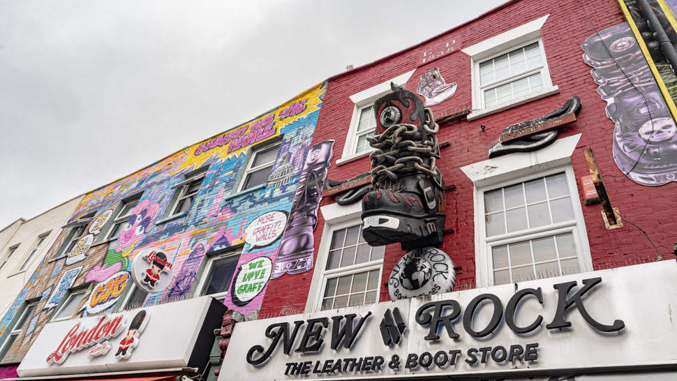 Façades colorées de Camden High Street