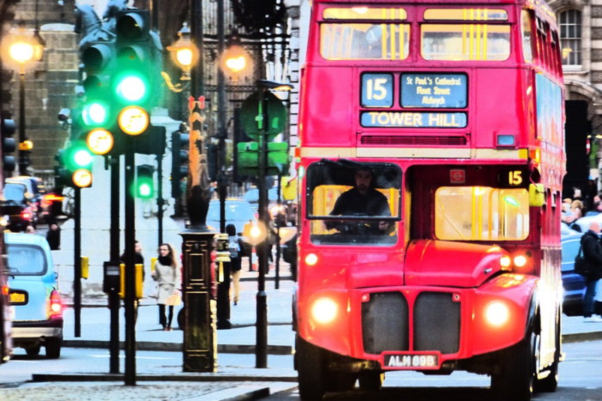 Routemaster visiter Londres dans un bus rouge à impériale