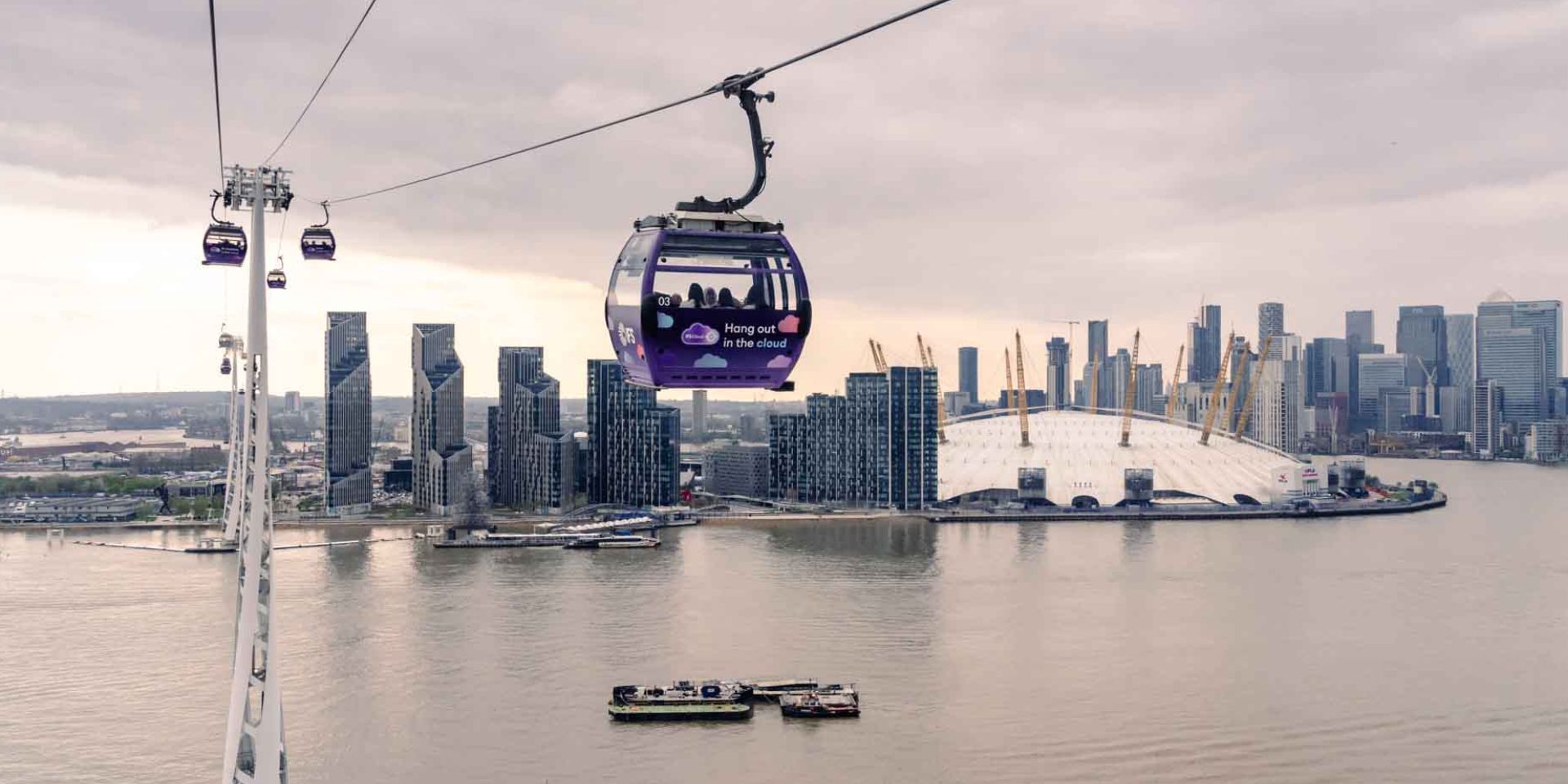 Telepherique survolant l'O2 Arena