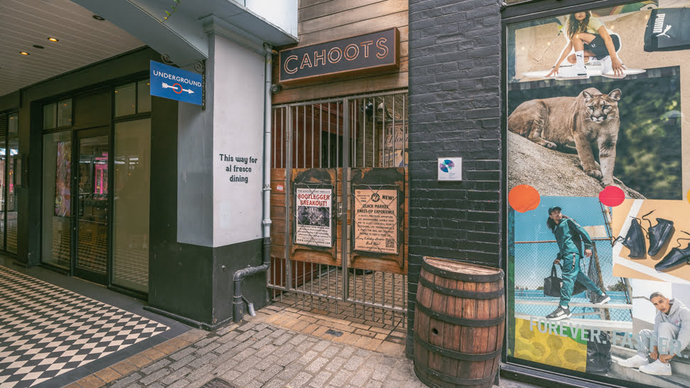 Entrée du bar Cahoots à Soho