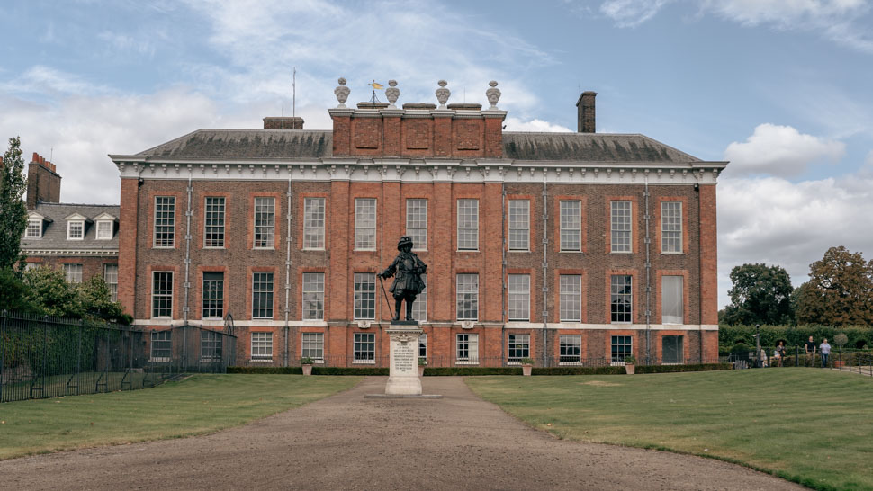 Kensington-Palace et la  statue de William III