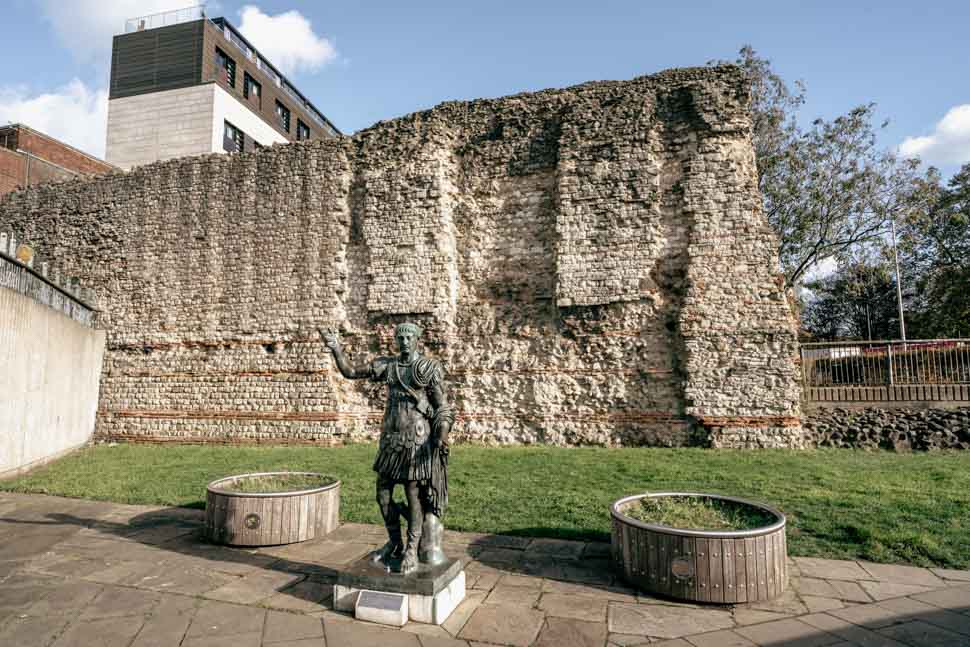 Trajan devant le mur de Londres dans la City