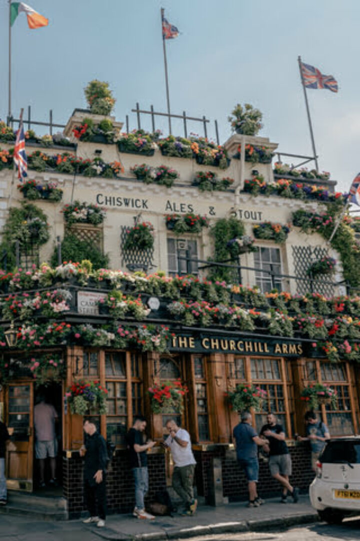 The Churchill Arms : un pub historique à Kensington