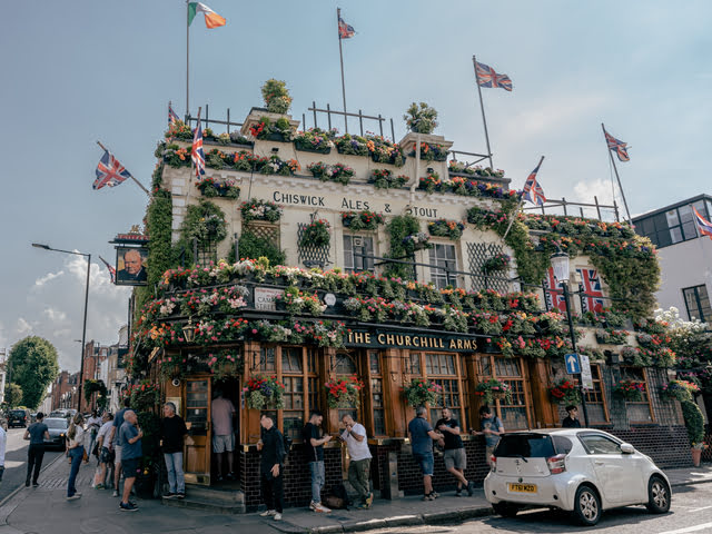 Churchill-Arms pub fleuri à Notting Hill