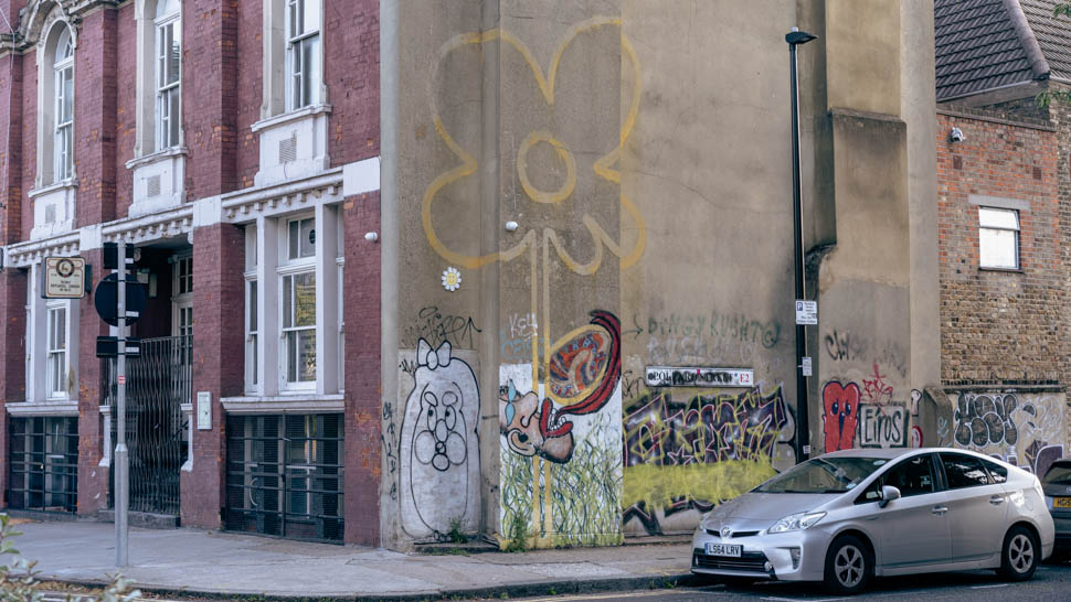 Banksy-Yellow Lines