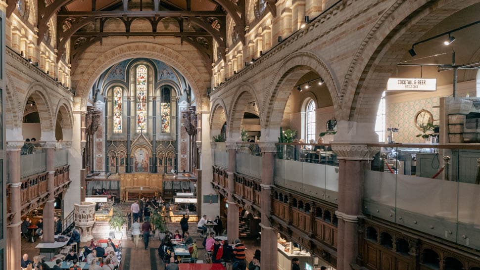 Intérieur de l'église où se trouve Mercato-Mayfair