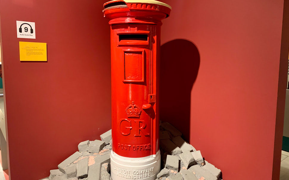 George V Pillar Box au Postal Museum