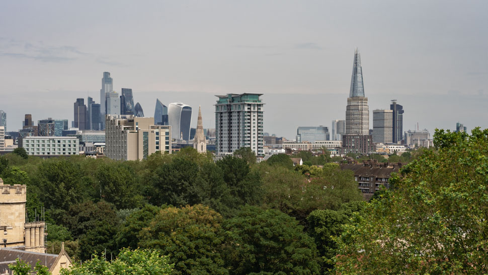 Vue sur la City et le Shard de la terrasse du garden museum