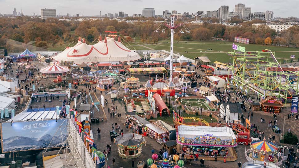 vue aérienne du marche de noel Winter-wonderland