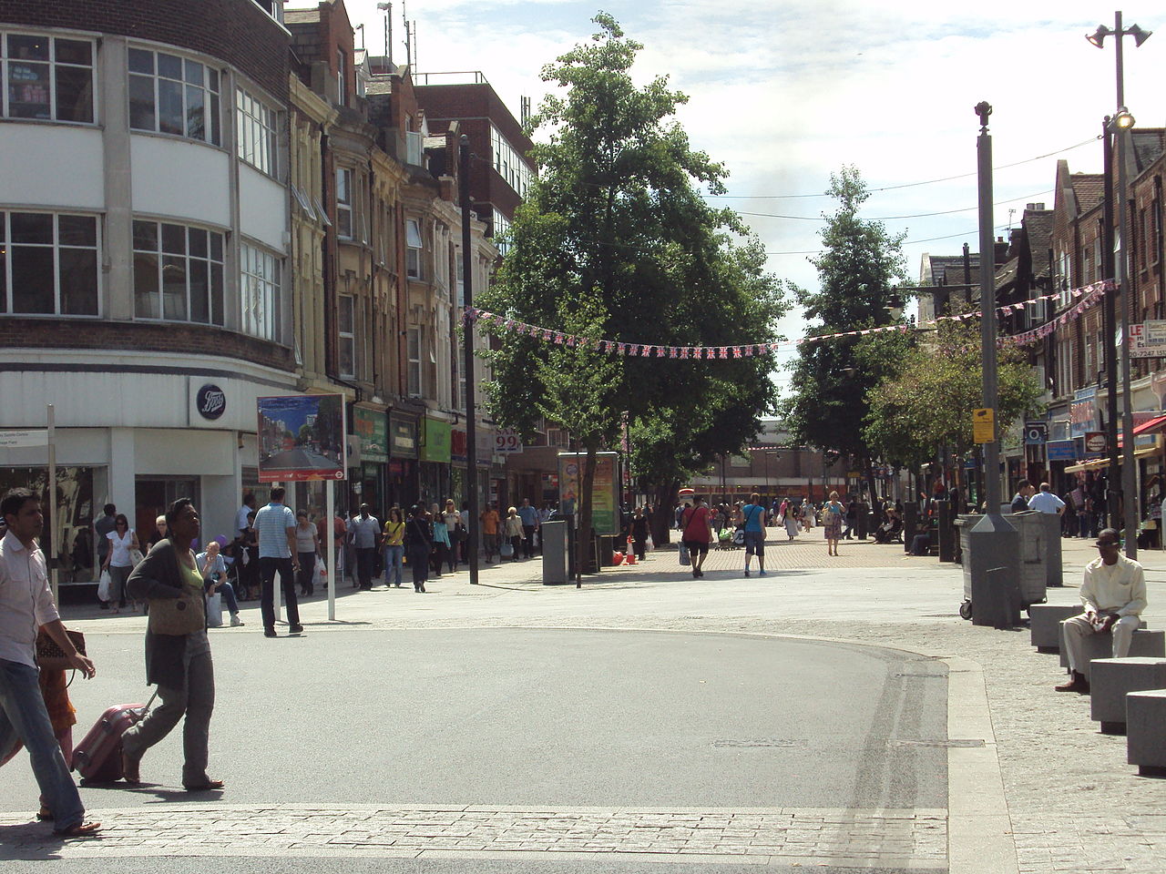 1280px-East_Street,_Barking_-_DSC06970