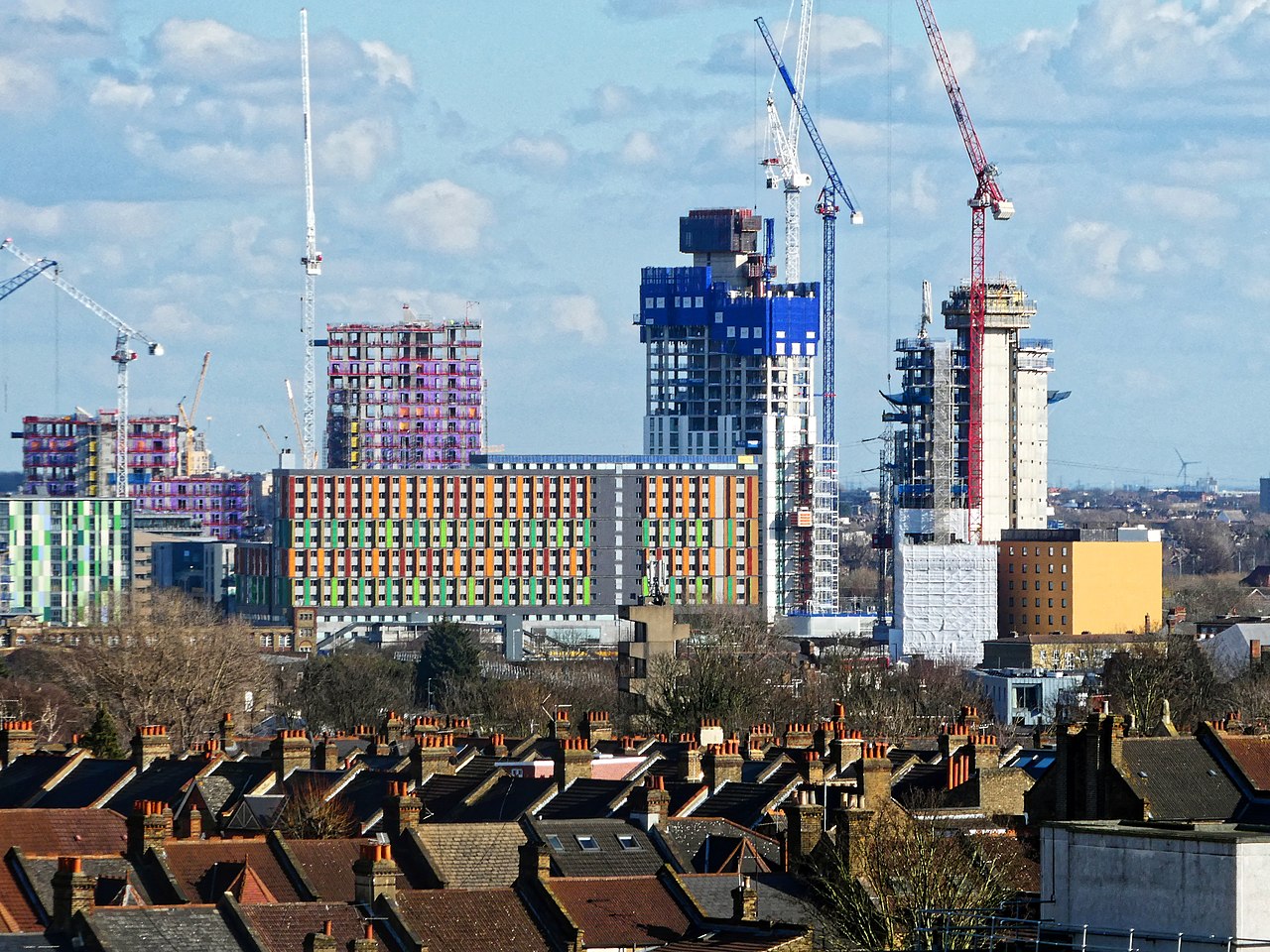 Building_construction_at_Tottenham_Hale,_Haringey_4