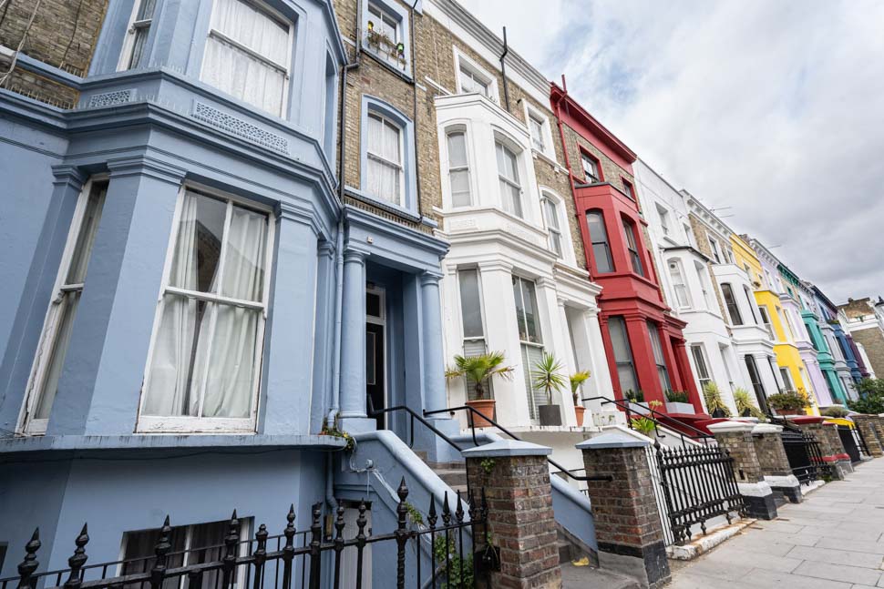 Façades colorées à Lancaster Road à Notting Hill